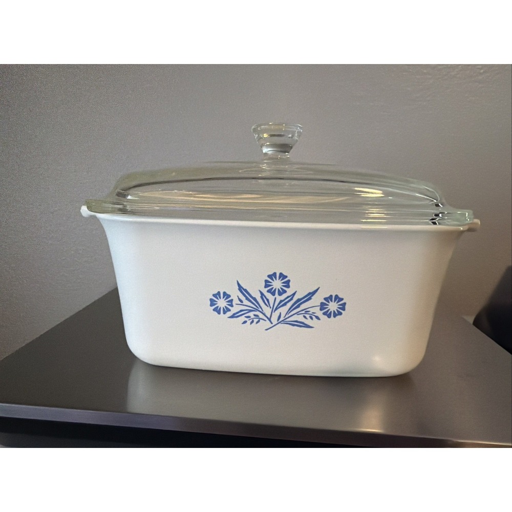 Corning Ware 1 1/2 quart casserole dish with lid White Blue